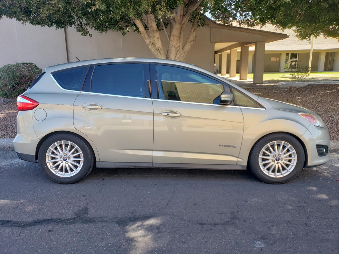 2015 /gray and black Ford C-Max Hybrid sel (1FADP5BU3FL) with an 2.0L L4 DOHC 16V engine, 6-Speed Automatic transmission, located at 323 E Dunlap Ave., Phoenix, AZ, 85020, (602) 331-9000, 33.567677, -112.069000 - 2015 Ford C-Max SEL,.......A Must See!!...... No accidents, Ice cold AC. The car is gorgeous inside and out. Power windows, Power door locks, Touch screen Stereo/Cd player, Phone sync, Bluetooth, Satellite compatible, Backup camera, Beautiful gray and black interior with black Leather seats, Incredi - Photo#4